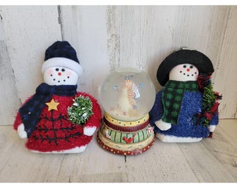 Set di peluche a forma di pupazzo di neve con globo di neve, decorazione natalizia per la casa, figura vintage