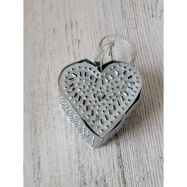 Pink metal wire heart ornament main image 1