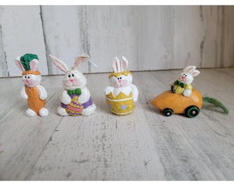 本物そっくりのイースターバニーウサギの装飾品。偽ウサギの置物。動物