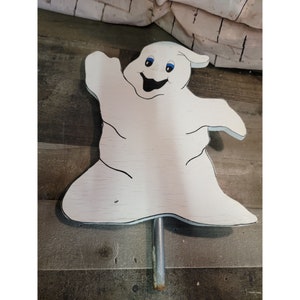 Wooden Ghost smiling halloween lawn decor