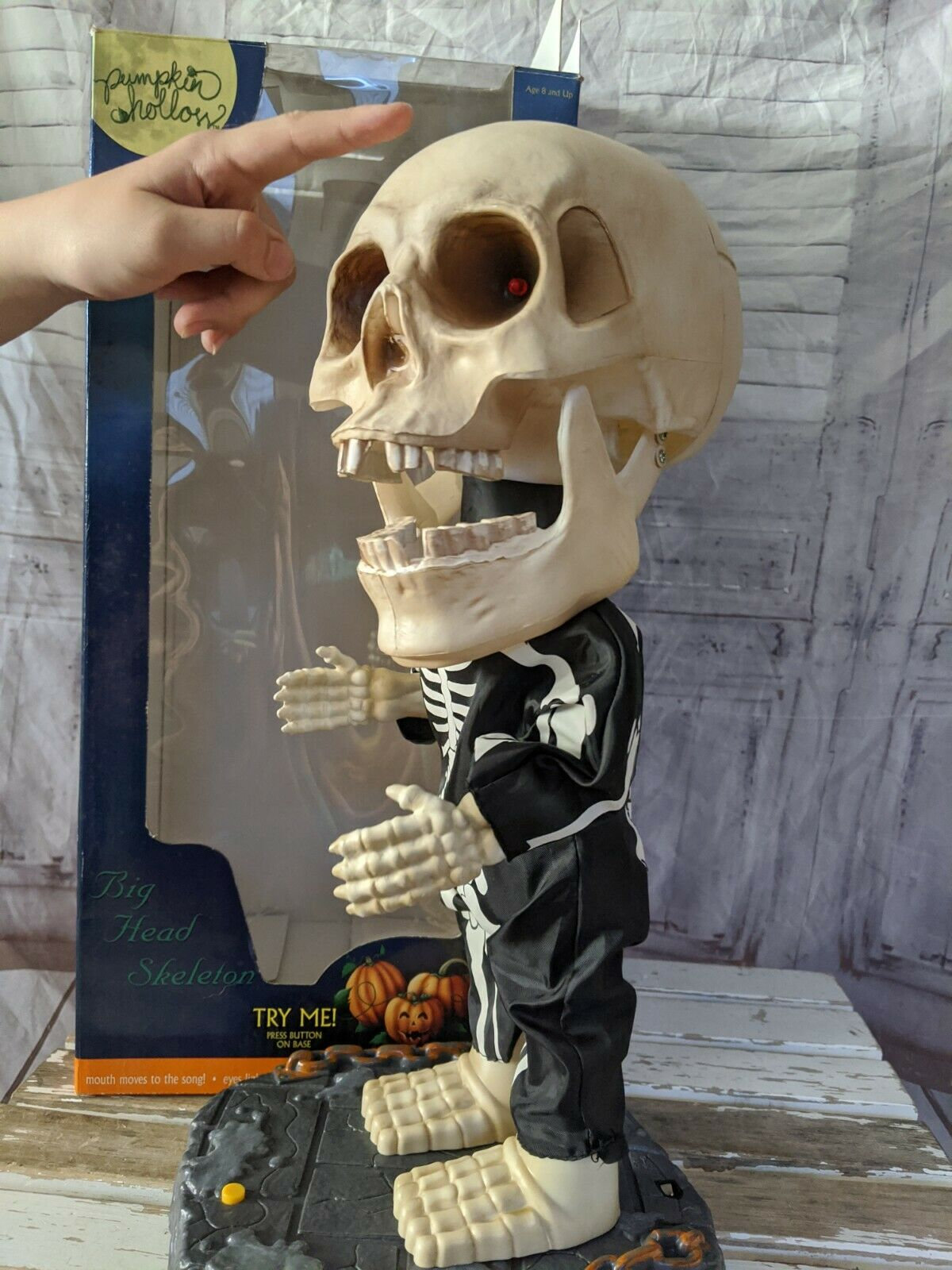 Lemax Pumpkin Hollow Big Head Skeleton Lights Sound Sings