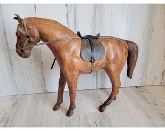 革製の馬 / 馬の置物 / カラー: ダークブラウン / リアルで本格的