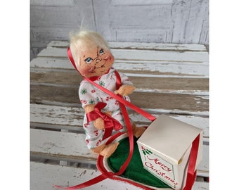 Pigiama Annalee 1983 presente tappeto Xmas decor holiday 7"