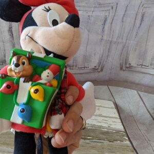 Vintage Minnie Mouse jordekorrar plysch juldekoration sällsynt vintage 14″ ljusljud bild 8