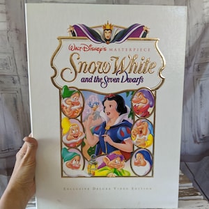 Walt Disney’s masterpiece Snow White and the seven dwarfs deluxe VHS video