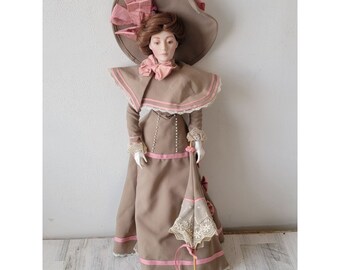 Día de reliquia de Franklin en la carrera Muñeca de porcelana Gabriella coleccionable