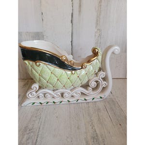 Vintage ceramic mistletoe sleigh Xmas home decor green