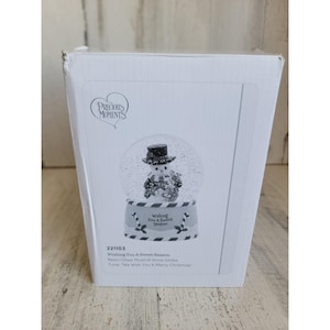 Precious Moments wishing you a sweet season musical snow globe 221103 Xmas figure