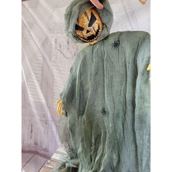 Scary hanging pumpkin spider green Halloween prop
