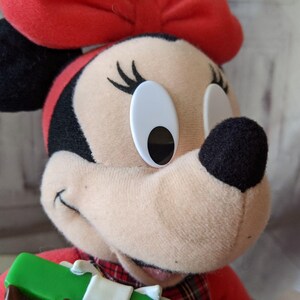 Vintage Minnie Mouse jordekorrar plysch juldekoration sällsynt vintage 14″ ljusljud bild 4