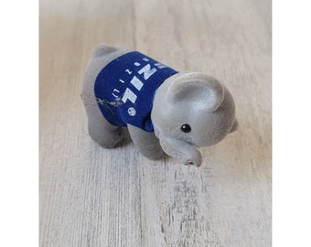 Cefzil flocked elephant zoo toy figure Mini