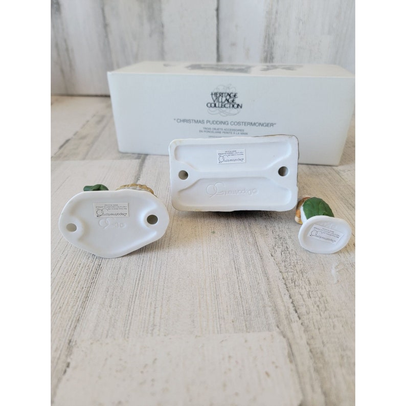 Dept 56 58408 Christmas Pudding Costermonger - Thumbnail 3