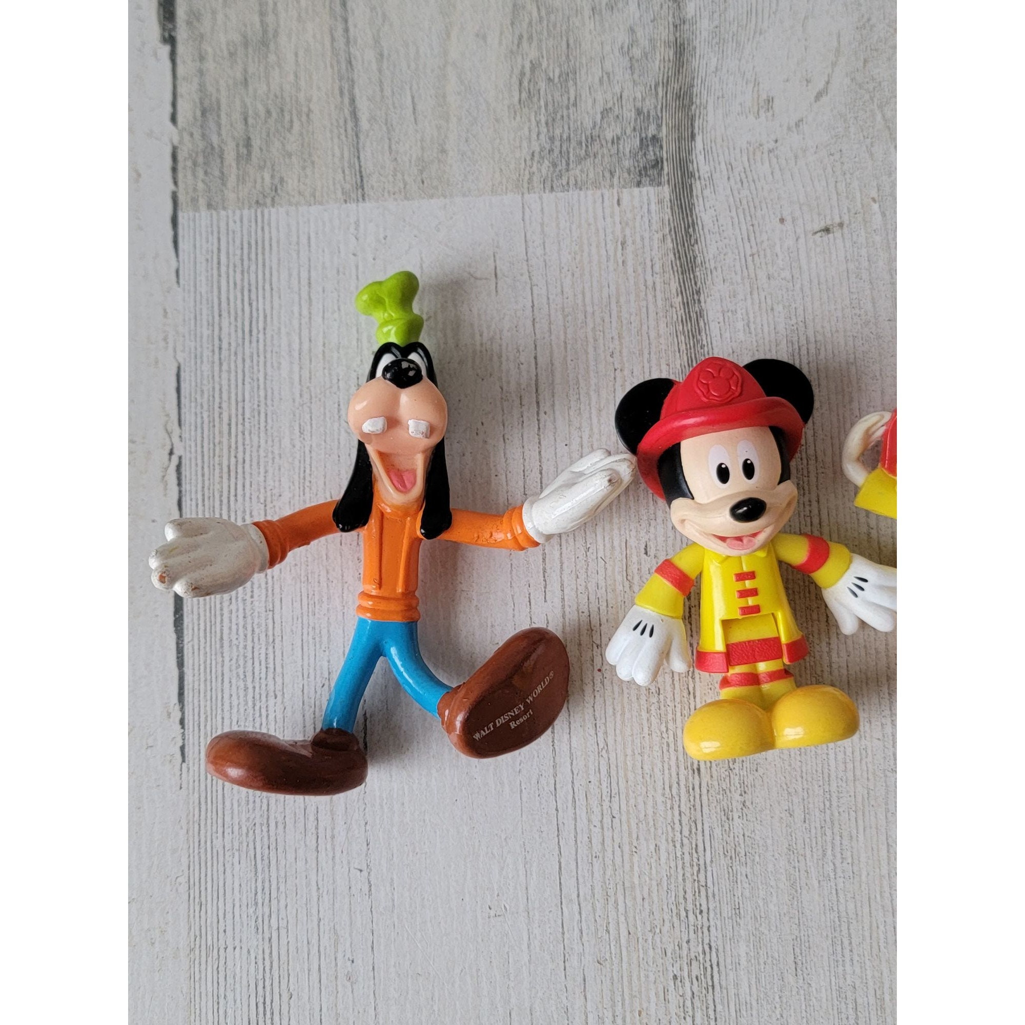 Disney Mickey Mouse Firefighter Donald Duck Fire Truck Mini Pluto