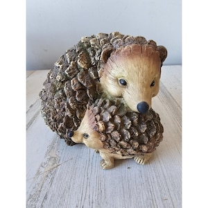 Realistic hedgehog lawn decor statue life-size lifelike unique family