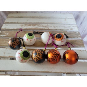 Conjunto de decoración de árbol de Halloween con adorno de bola de tela de araña de globo ocular