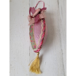Plush oval pink floral rope ornament Xmas decor woman