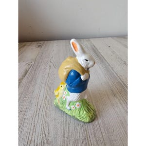Estatua decorativa de conejito de Pascua de yeso vintage.