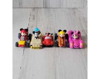 Figura de juguete única del juego del coche de Mickey Mouse de la pareja de carreras de Disney