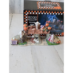 Spooky Hollow Ghost Bridge Halloween Village accessoire Decor pompoenschedel