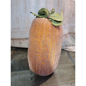オレンジ色のひょうたんカボチャ秋の収穫ハロウィーンの装飾フィギュア