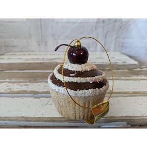 Mark Roberts cupcake ornament cherry chocolate Xmas tree