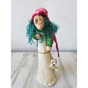 Figurine vintage en papier mâché, statue en os de sorcière, chapeau shabby chic