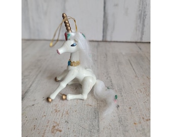 Figura de madera vintage de unicornio sentado de Kurt Adler, adorno de flores navideñas