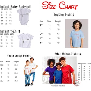 Pu&ograve; includere: Una tabella delle taglie per body per neonati, t-shirt per bambini piccoli, giovani e adulti. La tabella include misure in pollici per petto, lunghezza e larghezza. L'immagine mostra anche esempi delle t-shirt su bambini e adulti.