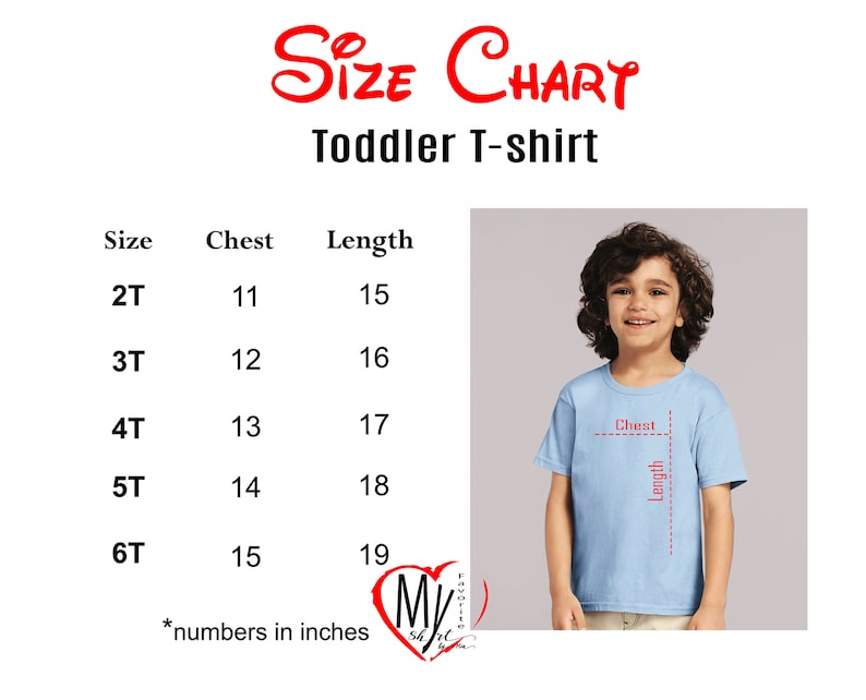 Puede incluir: Tabla de tallas de camisetas para ni&ntilde;os peque&ntilde;os, con medidas en pulgadas. La tabla incluye tallas de 2T a 6T, con medidas de pecho y largo. Un ni&ntilde;o modela una camiseta azul claro, con indicadores de pecho y largo.