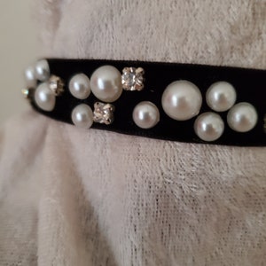 Choker necklace black velvet and rhinestones and pearls