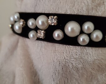 Choker necklace black velvet and rhinestones and pearls