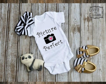 Imagen perfecta SVG / Mono SVG / Babero SVG / Bebé SVG / Bebé niña SVG / Baby shower SVG / Bebé divertido SVG / Baby Shower SVG / Archivo de corte Cricut