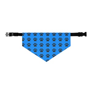Coleira Bandana para Cachorro: Pegadas em Azul - Elegante e Ajustável, Presente Único para Amantes de Cachorros, Divertido e Moderno, Presente para Pais de Animais de Estimação