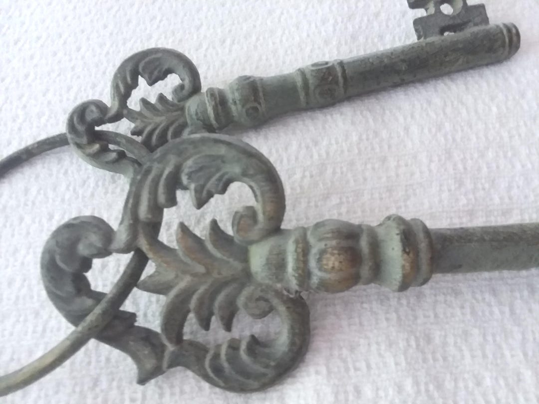 Extra Large Keys With Ring, Cast Iron. Vintage. Home Decor. Mantel ...