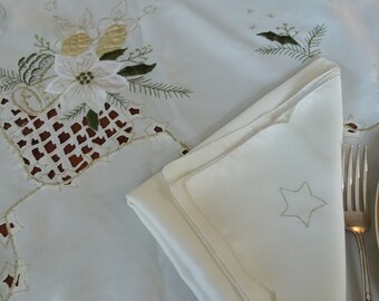 Holiday/Christmas Themed Table Cloth (Round) and Eight (8) Matching Napkins