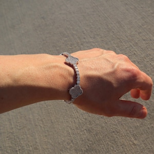 Pulsera con diseño de hoja de trébol, moissanita VVS, plata de ley 925, supera la prueba de diamantes.