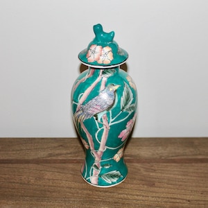 Vintage Chinese Chinoiserie Bird Of Paradise Enamel Temple Jar Mid Century 1950s Eastern Art