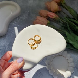 Concrete Irregular Jewellery Tray | Decorative Tray | Asymmetric Tray | Modern Trinket Tray | Cloud Trinket Dish | Oval Shape Home Gift