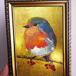 Pájaro petirrojo naranja Pintura original enmarcada Pájaro petirrojo en la rama Pintura en miniatura 4x6 pulgadas Pájaro pequeño sobre un fondo dorado