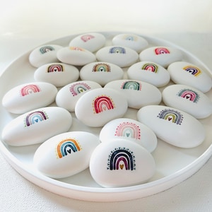 Lucky stone, lucky charm, guest gift, rainbow guest gift, rainbow table decoration, baptism guest gift, hand flatterer