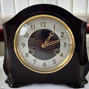 Smiths Art Deco Day Striking Mantel Clock With Bakelite Case