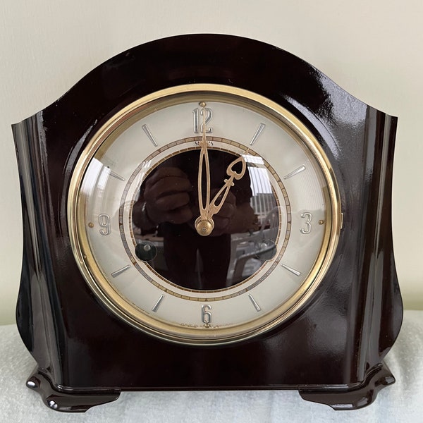 Smiths Art Deco 8 Day Striking Mantel Clock with Bakelite case.