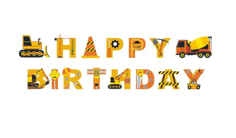 Puede incluir: Pancarta de Feliz Cumplea&ntilde;os con letras de tem&aacute;tica de construcci&oacute;n. Cada letra est&aacute; decorada con equipos de construcci&oacute;n como una excavadora, una gr&uacute;a y una sierra.