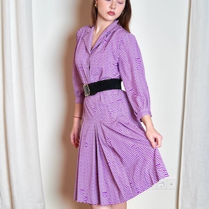 Vintage Pleated Purple Dress / 80s Woman Striped Dress / Mid Sleeve Dress / Button Up Dress / Folded Collar Dress / Wavy Pattern Dress