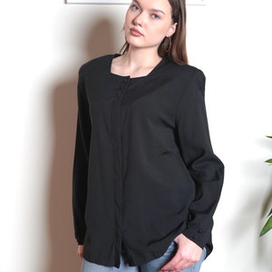 90er Jahre Sands of Munich Schwarze, langärmelige Bluse mit gepolsterten Schultern / Vintage schwarze Bluse M / Formelle Bluse mit Knöpfen M /