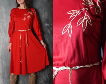 Vestido rojo de los años 80 / Vestido midi de manga larga rojo de los años 80 / Vestido de invierno de lana roja vintage Medio / Vestido retro / Vestido boho boho con cinturón Tiffany