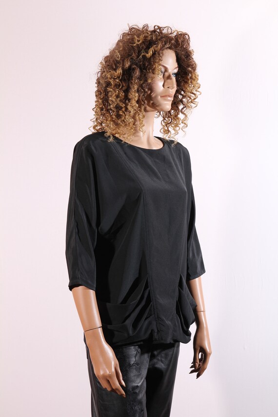 blusa negra suelta
