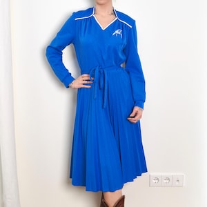 Vintage 80s Royal Blue Pleated Wrap Dress/ Long Sleeve V-neck with White Trim and Flower Detail/Bright Blue Belted Midi Dress with Blue Dots