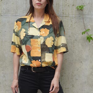 80s Geometric Abstract Blouse: Short Sleeve Green Beige Top