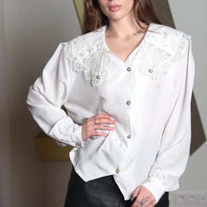 Vintage 90s White Button Down Blouse With Lace Collar/Oversized Victorian Style Shirt/ Pearl Button Detail White Top/ One Size Classic Shirt